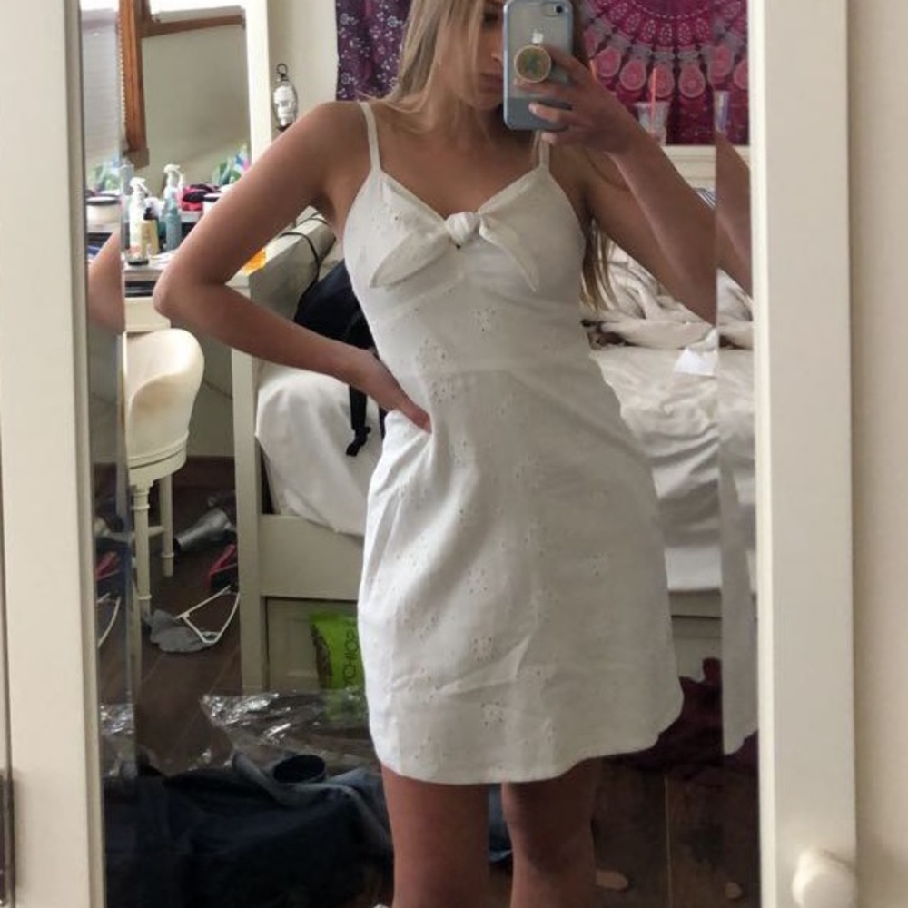 White lace pattern hollister dress